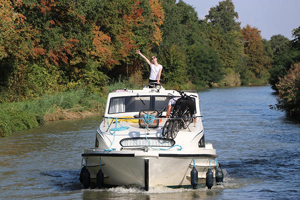 Le Boat Women Boaters in France